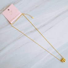Load image into Gallery viewer, Trio Oval Pendant Necklace
