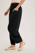 Load image into Gallery viewer, Cheryl- RELAXED BARREL PANTS WITH POCKETS

