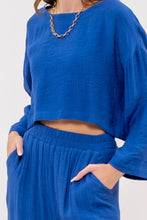 Load image into Gallery viewer, Astrid- Relaxed 3/4 Sleeve Crop Top
