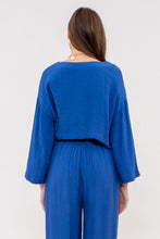 Load image into Gallery viewer, Astrid- Relaxed 3/4 Sleeve Crop Top
