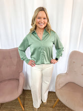 Load image into Gallery viewer, Jayla- Button-Up Collared Satin Blouse
