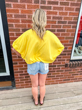 Load image into Gallery viewer, Scottie- Short Sleeve Knit Bubble Hem Top
