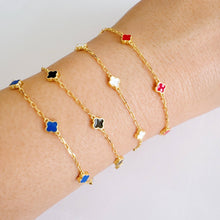 Load image into Gallery viewer, Petite Clover Single Layer Bracelet
