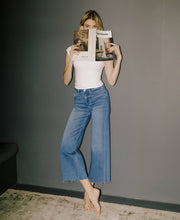 Load image into Gallery viewer, Drew- HIGH RISE RAW HEM CROP SLIM WIDE JEANS
