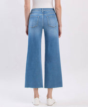 Load image into Gallery viewer, Drew- HIGH RISE RAW HEM CROP SLIM WIDE JEANS
