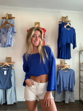 Load image into Gallery viewer, Astrid- Relaxed 3/4 Sleeve Crop Top
