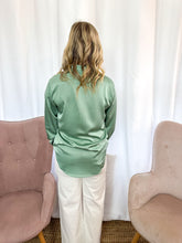Load image into Gallery viewer, Jayla- Button-Up Collared Satin Blouse
