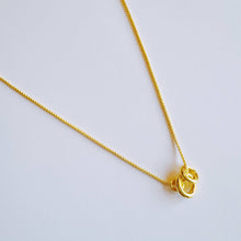 Load image into Gallery viewer, Trio Oval Pendant Necklace
