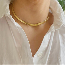 Load image into Gallery viewer, Simply Herringbone Chain Necklace
