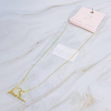 Load image into Gallery viewer, Amelia Dainty Toggle Necklace
