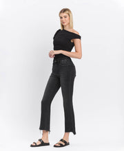 Load image into Gallery viewer, Mateo- High Rise Raw Hem Cropped Jeans
