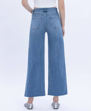 Load image into Gallery viewer, Milo- HIGH RISE  CROP WIDE JEANS
