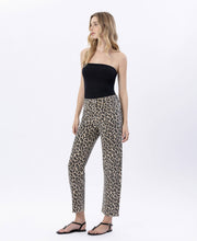 Load image into Gallery viewer, Briggs- High Rise Leopard Print Barrel Jean
